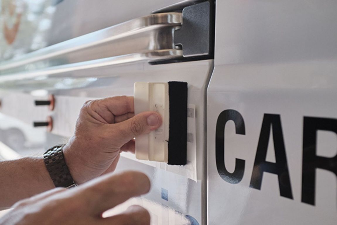 Decorazione automezzi: come personalizziamo i tuoi furgoni