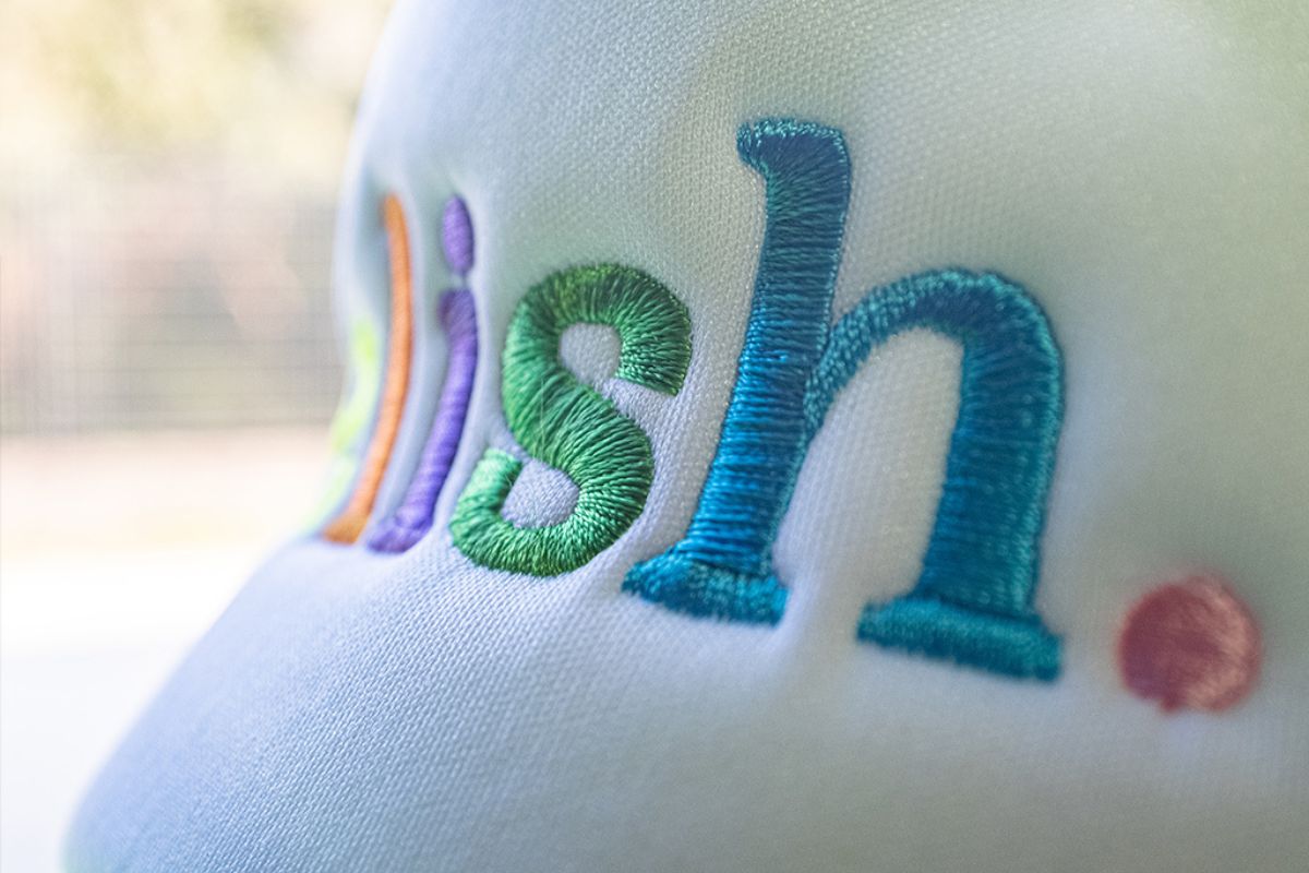 Cappelli personalizzati con ricamo, l’accessorio per il tuo team